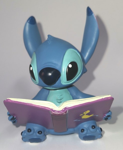 MINI STITCH CON LIBRO - DISNEY SHOWCASE