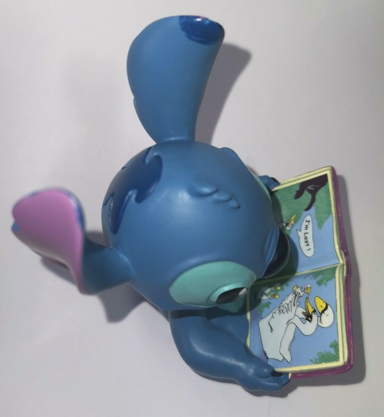 MINI STITCH CON LIBRO - DISNEY SHOWCASE