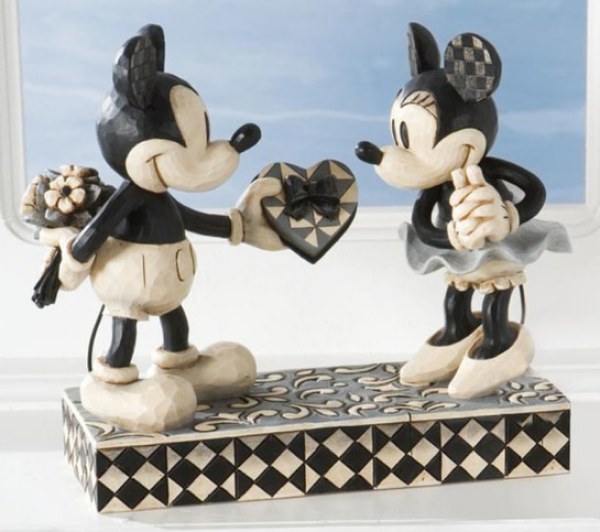 MICKEY OFRECE UN REGALO A MINNIE - DISNEY TRADITIONS