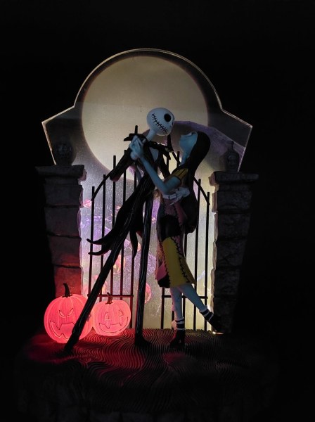 LA NIGHTMARE BEFORE CHRISTMAS SE ILUMINA - DISNEY SHOWCASE