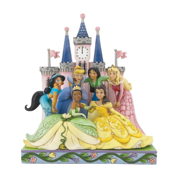 LAS PRINCESAS POSAN FRENTE AL CASTILLO - DISNEY TRADITIONS