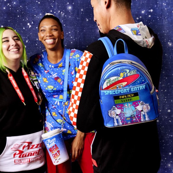 MINI MOCHILA TOY STORY PIZZA PLANET - DISNEY PIXAR LOUNGEFLY