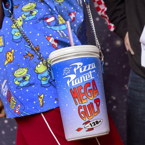 BOLSO BANDOLERA TOY STORY PIZZA PLANET MEGA GLUP - DISNEY PIXAR LOUNGEFLY