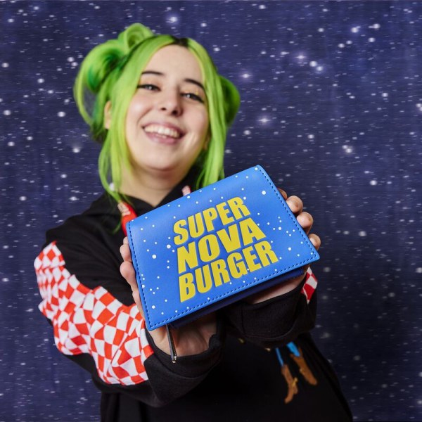 CARTERA PARA HAMBURGUESA SUPER NOVA DE TOY STORY PIZZA PLANET - DISNEY PIXAR LOUNGEFLY